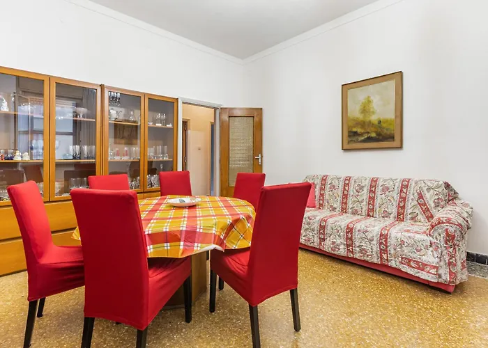 Cagliari - Central & Roomy Apartment With Balcony!
