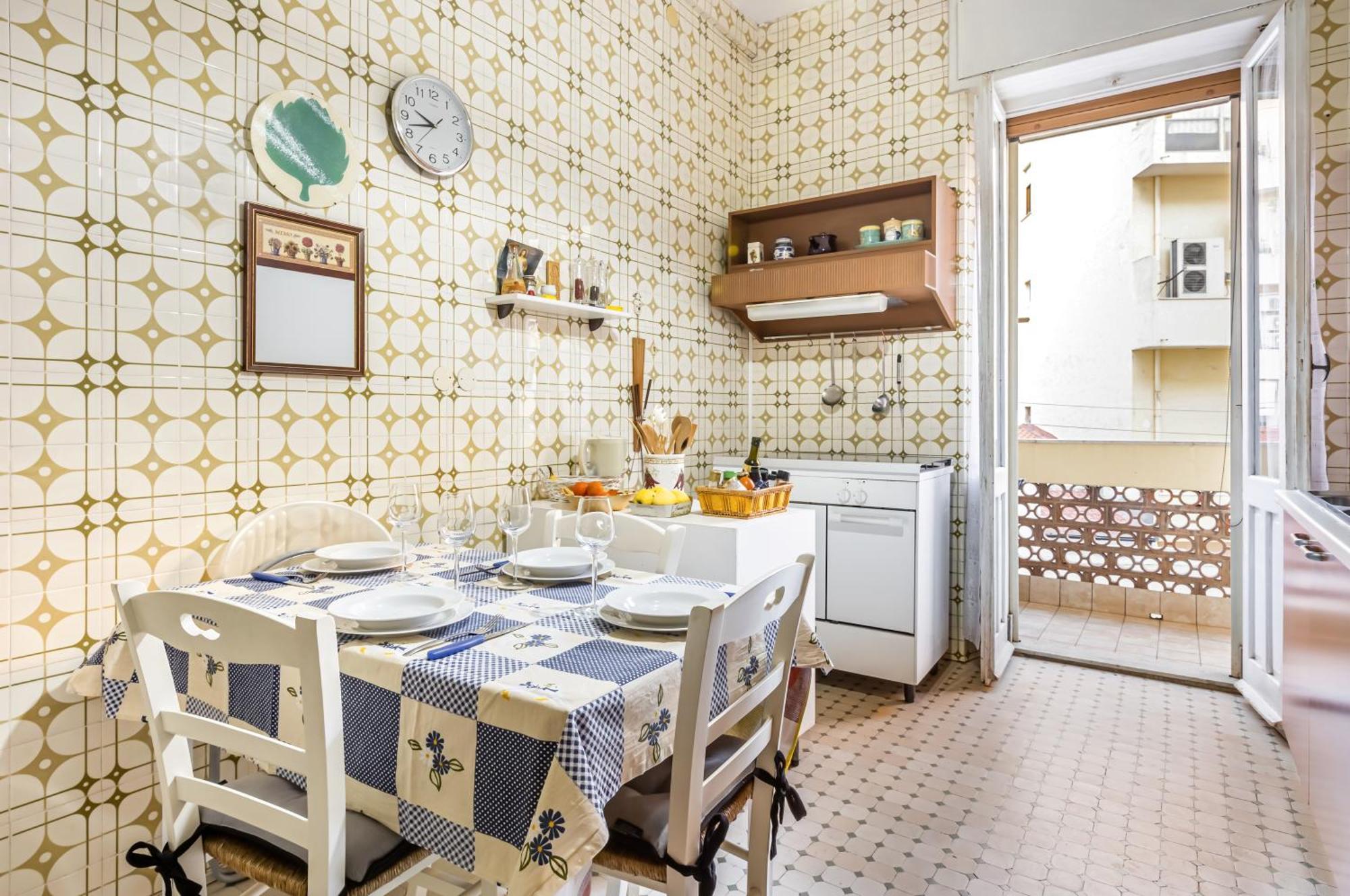 Apartment - & Roomy With Balcony! Cagliari