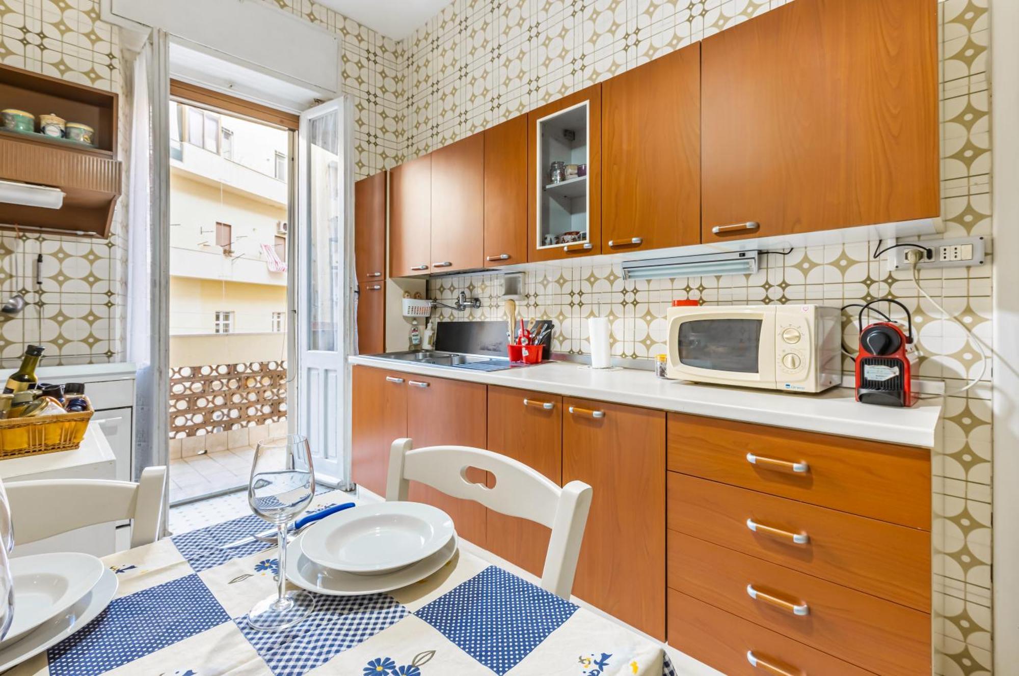 - & Roomy With Balcony! Apartment *