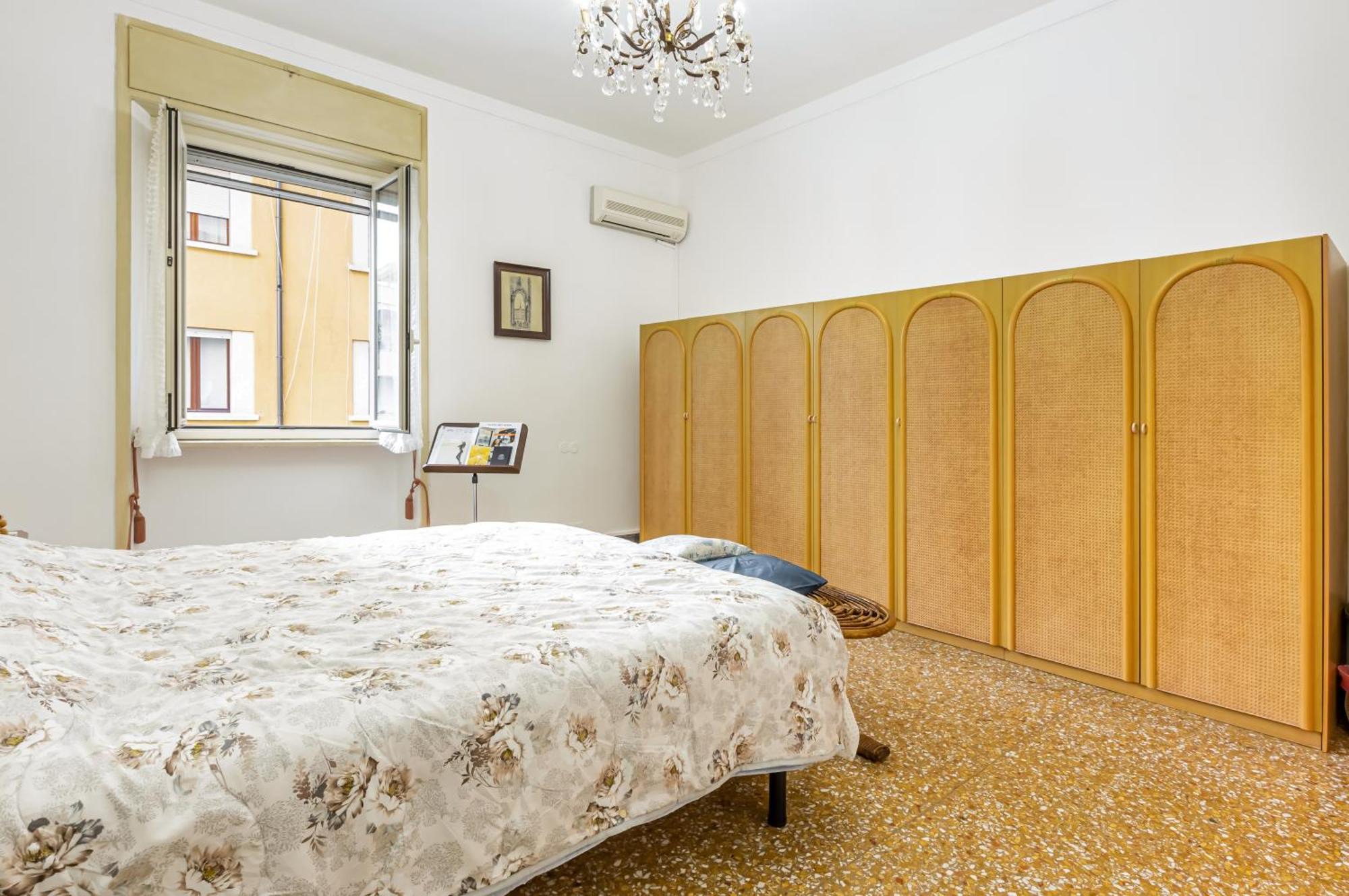 - & Roomy With Balcony! Cagliari