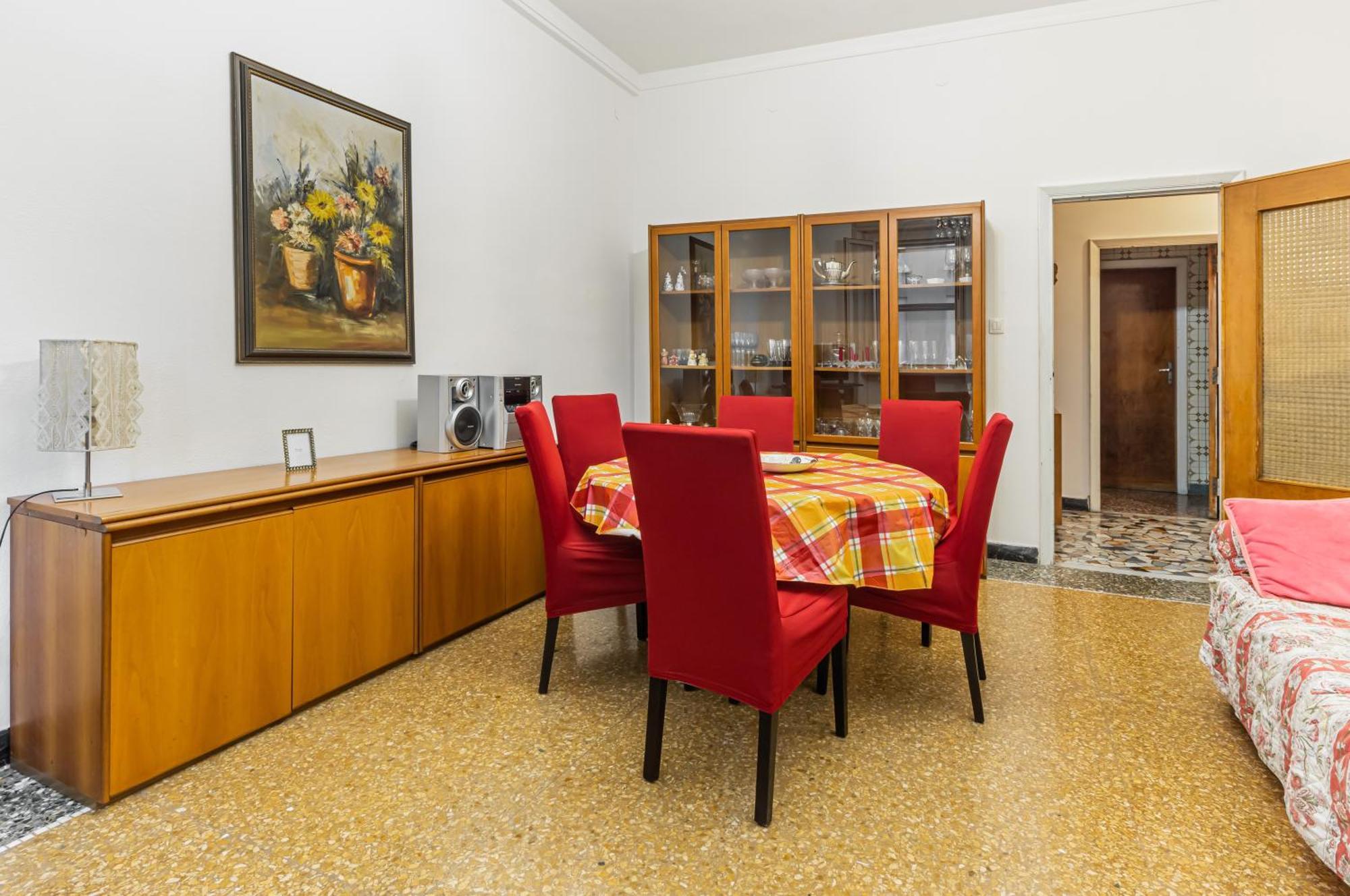 - & Roomy With Balcony! Apartment *