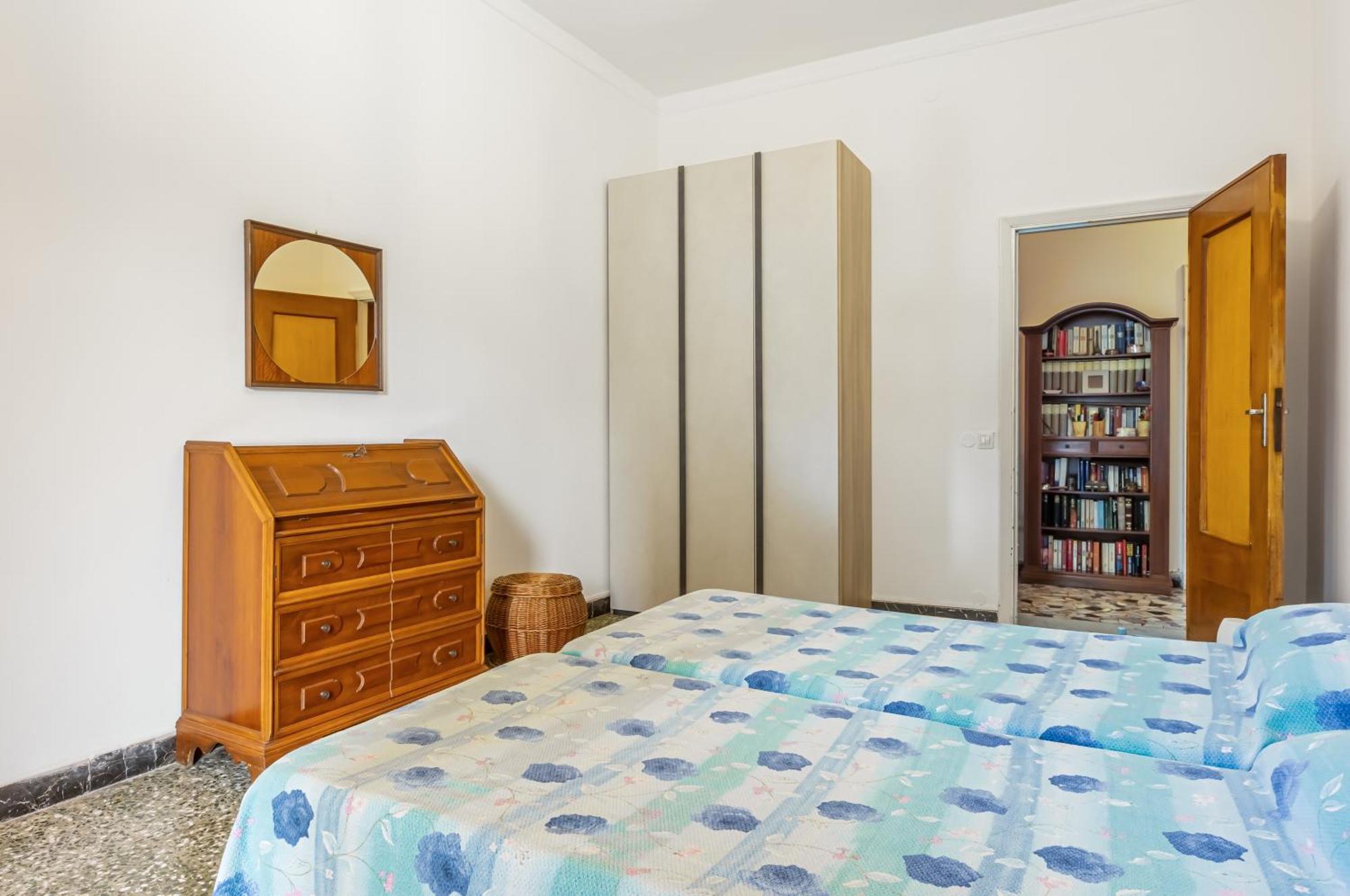 - & Roomy With Balcony! Apartment *