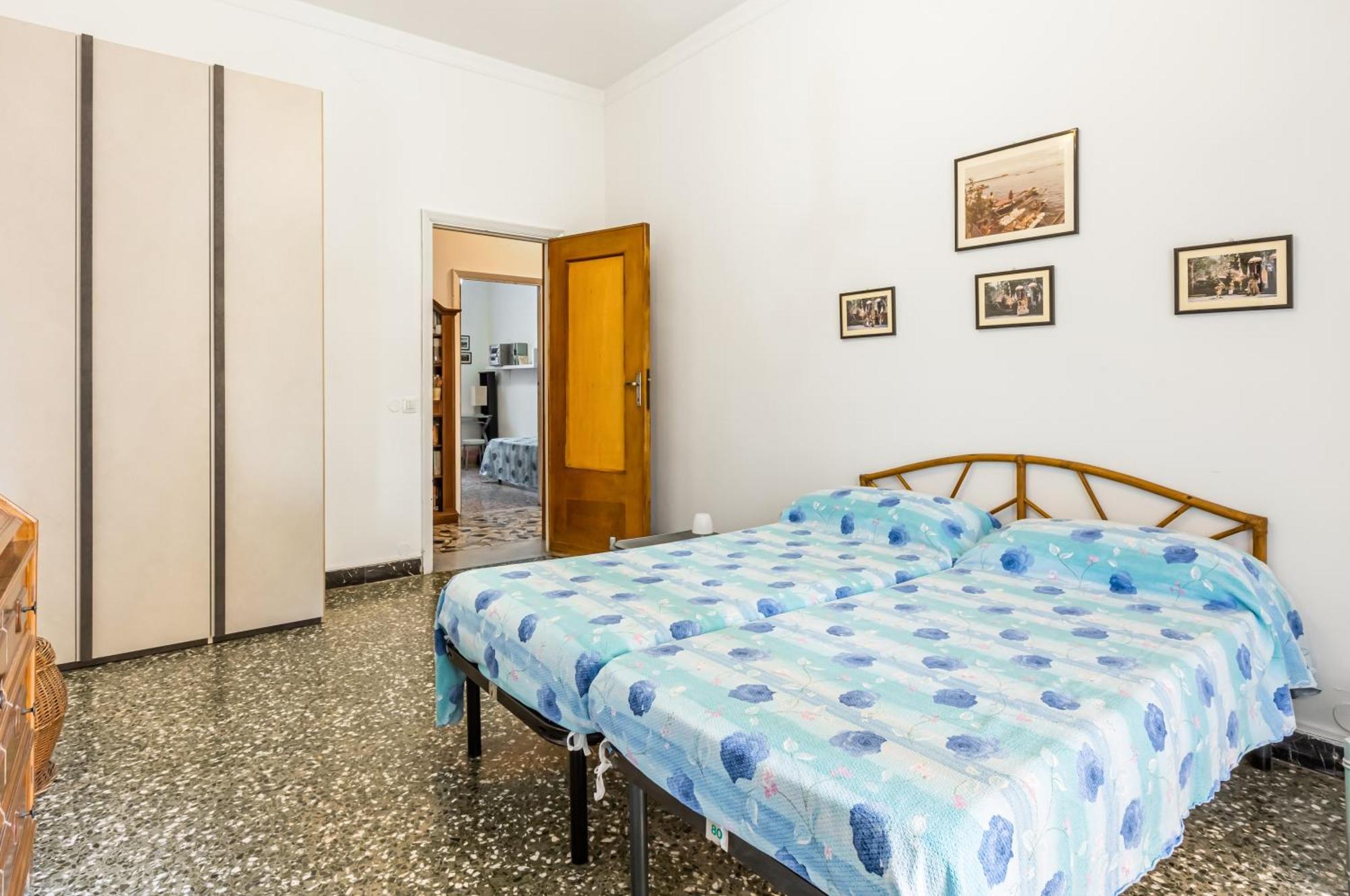Apartment - & Roomy With Balcony! Cagliari